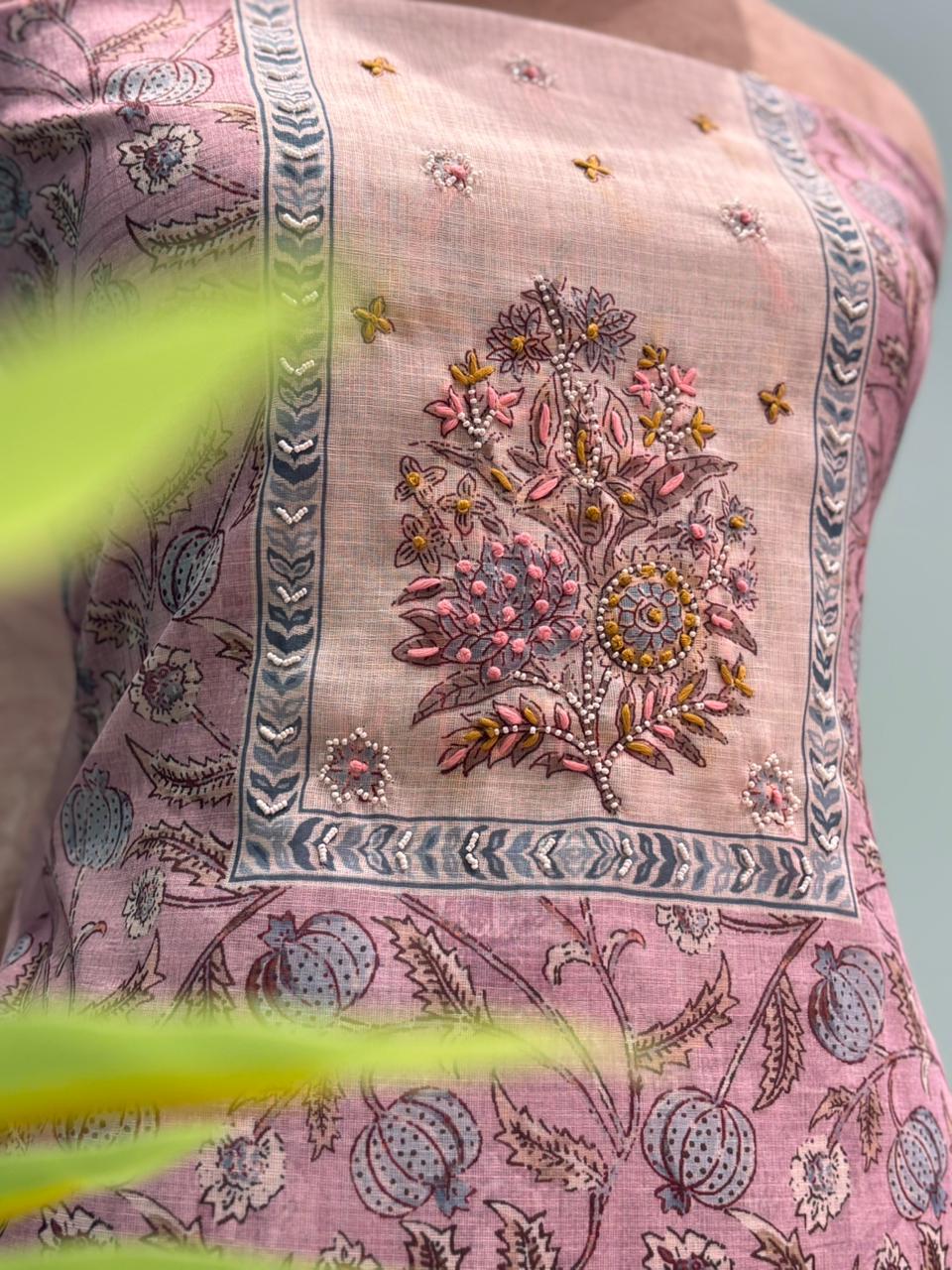 Graceful unstitched suit set is crafted in soft cotton fabric