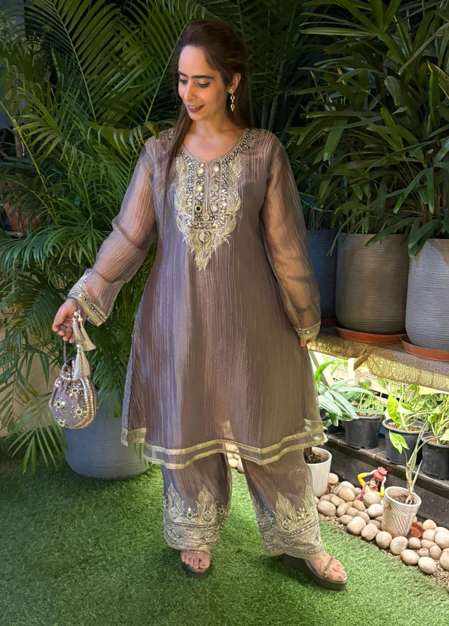 Graceful Anarkali set is crafted in luxurious tissue shimmer fabric