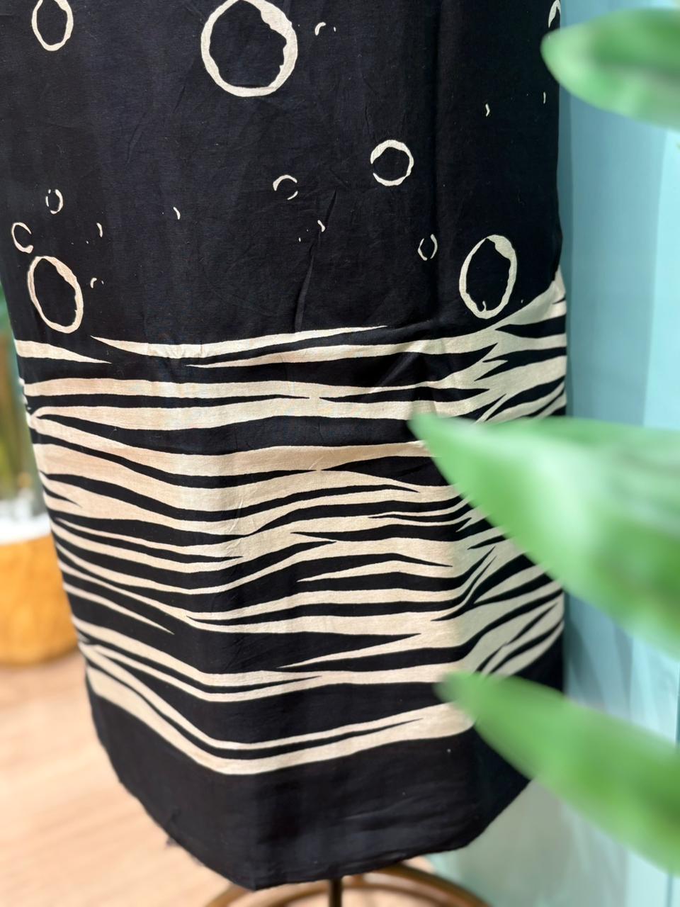 Make a bold style statement with this elegant unstitched