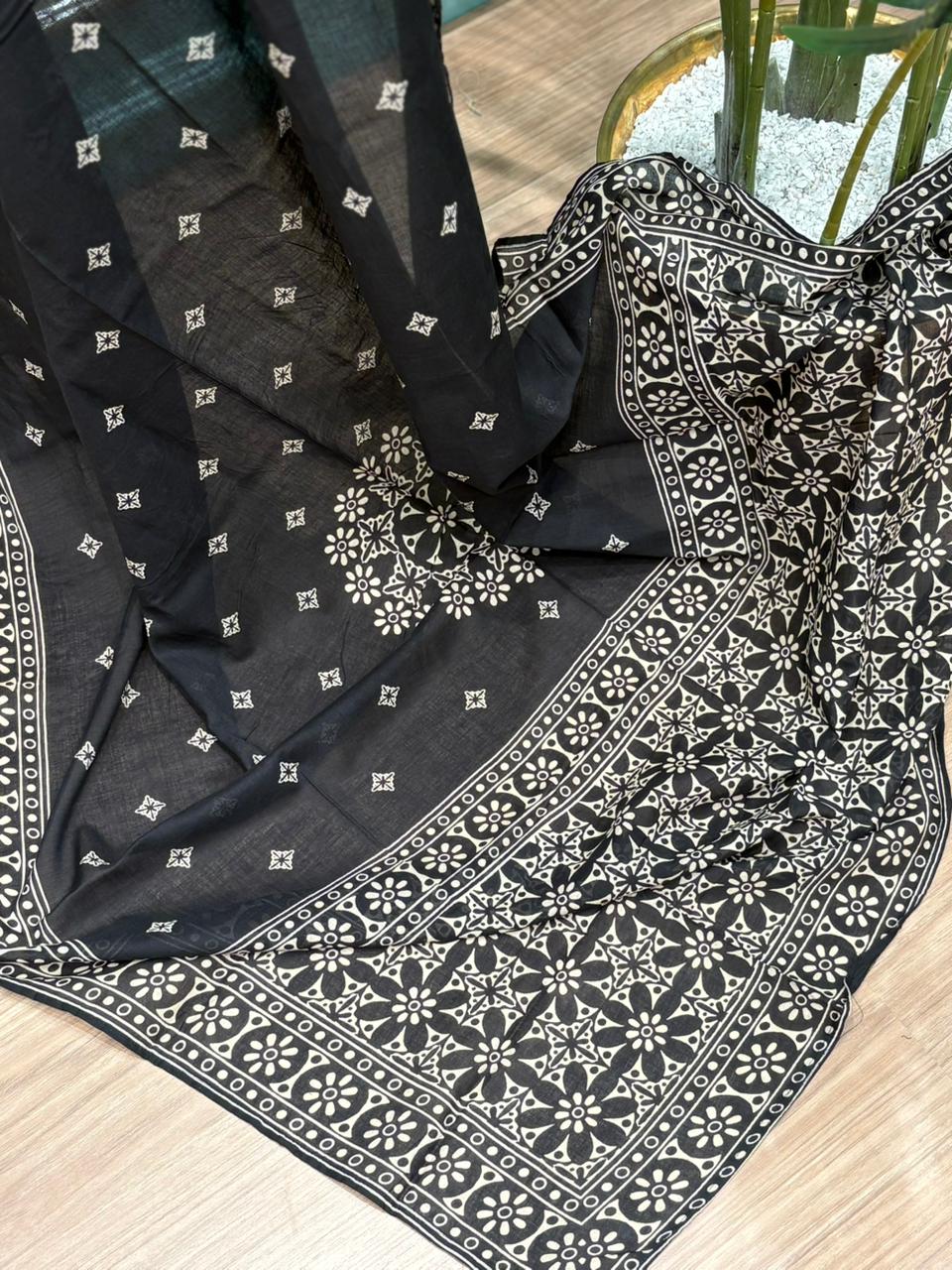 Ethnic style with this elegant cotton kurti set