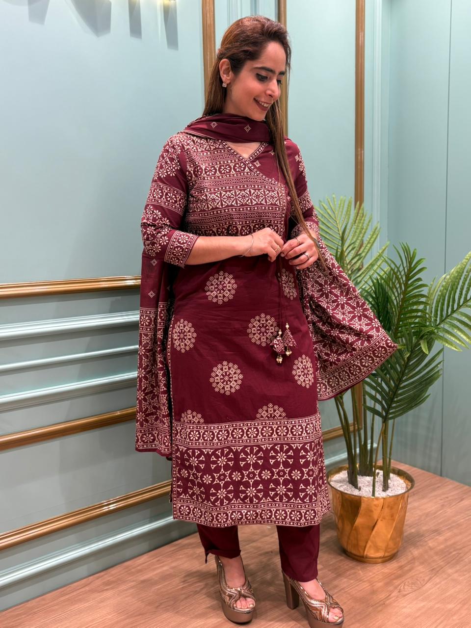 Ethnic style with this elegant cotton kurti set