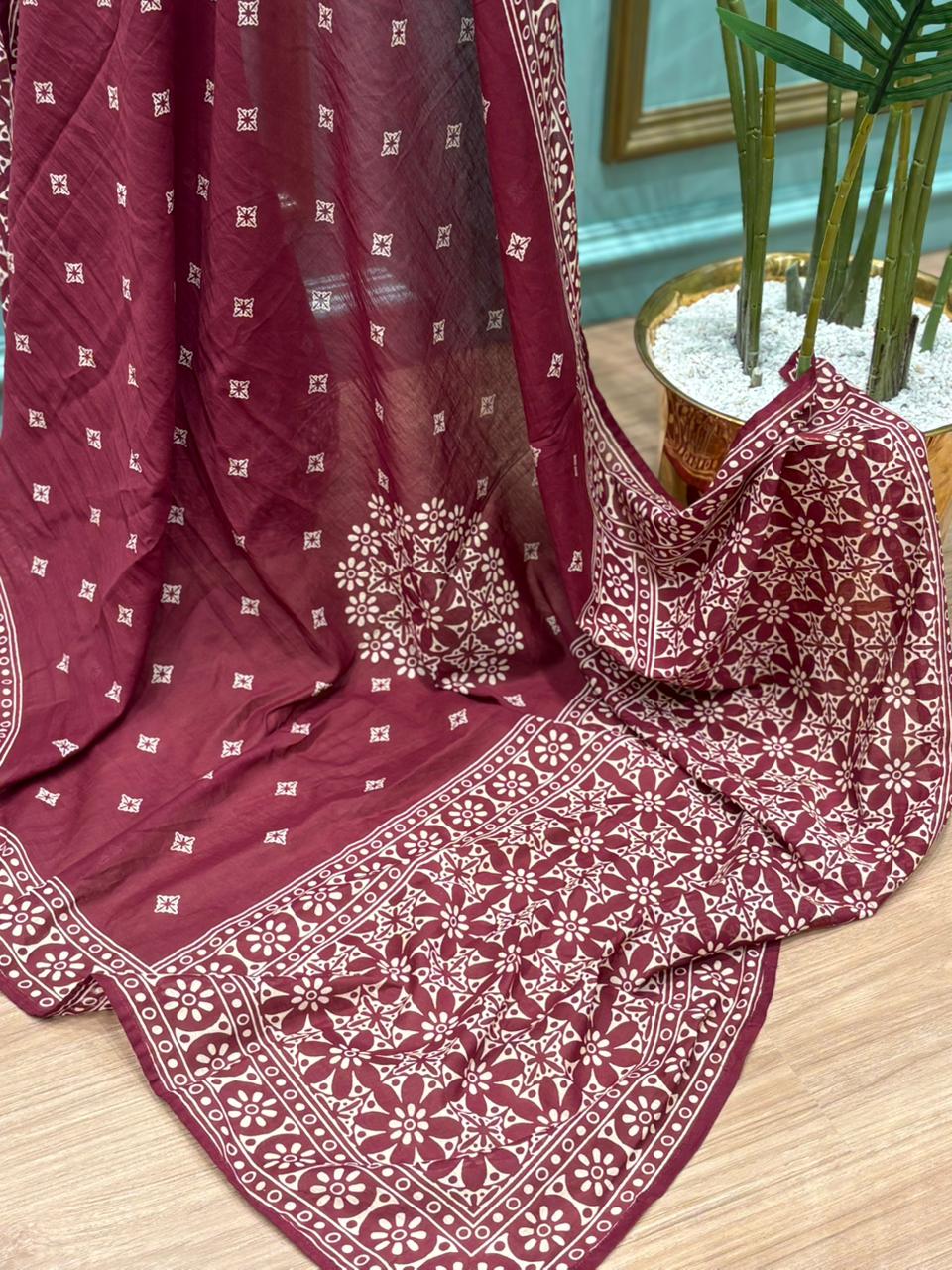 Ethnic style with this elegant cotton kurti set