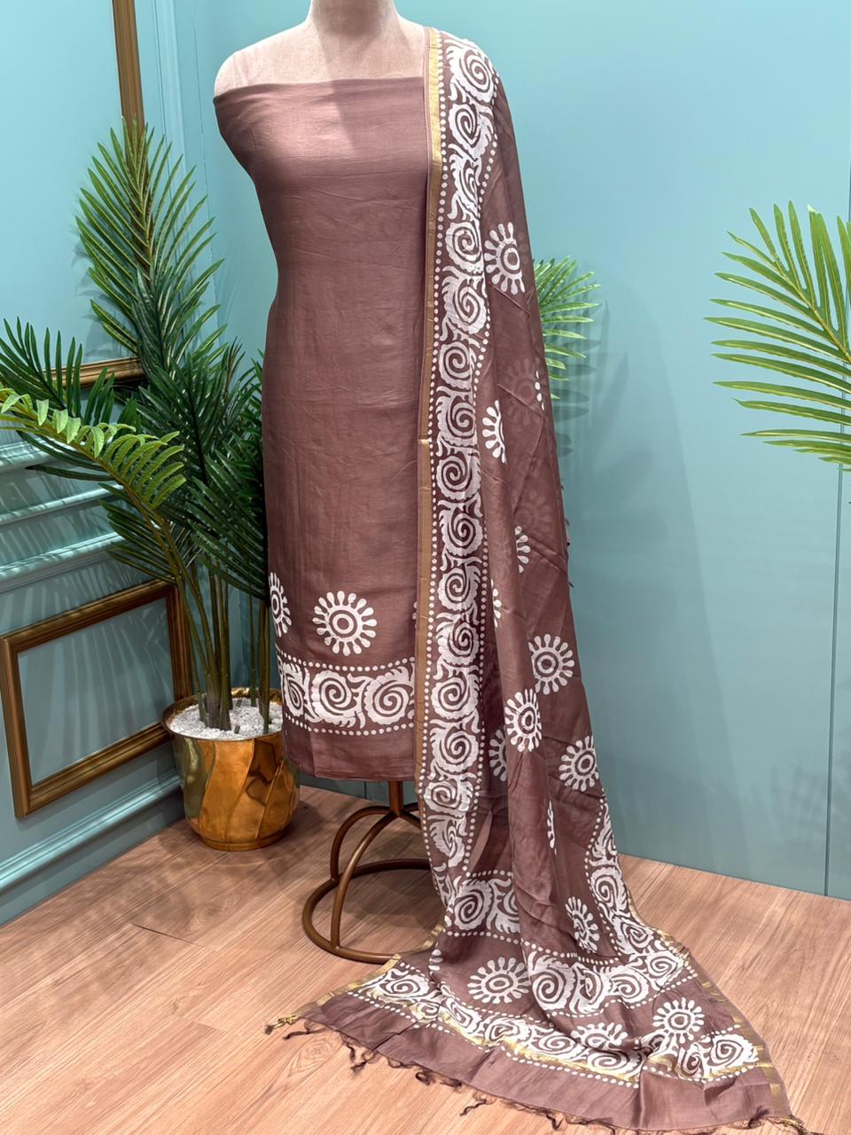 Graceful unstitched Maheswari cotton suit set