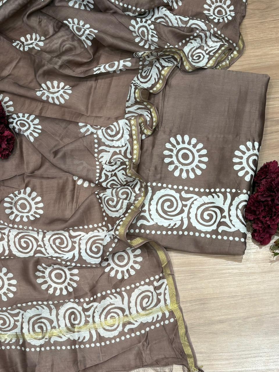 Graceful unstitched Maheswari cotton suit set