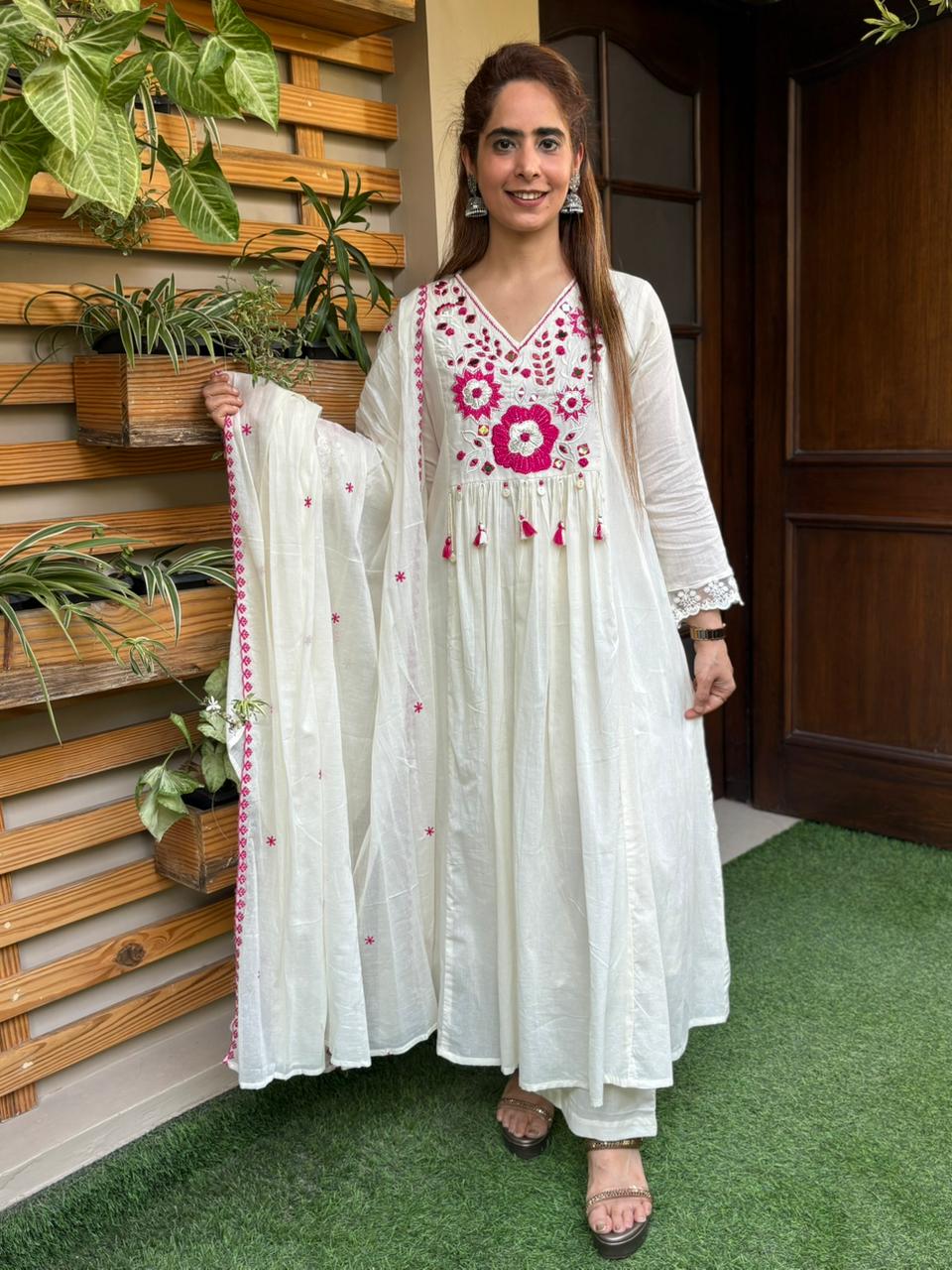 Beautiful mul cotton kurti set is designed for effortless elegance