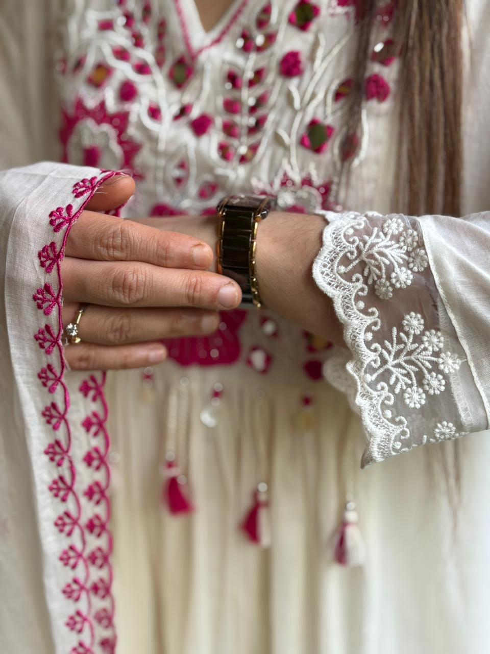 Beautiful mul cotton kurti set is designed for effortless elegance