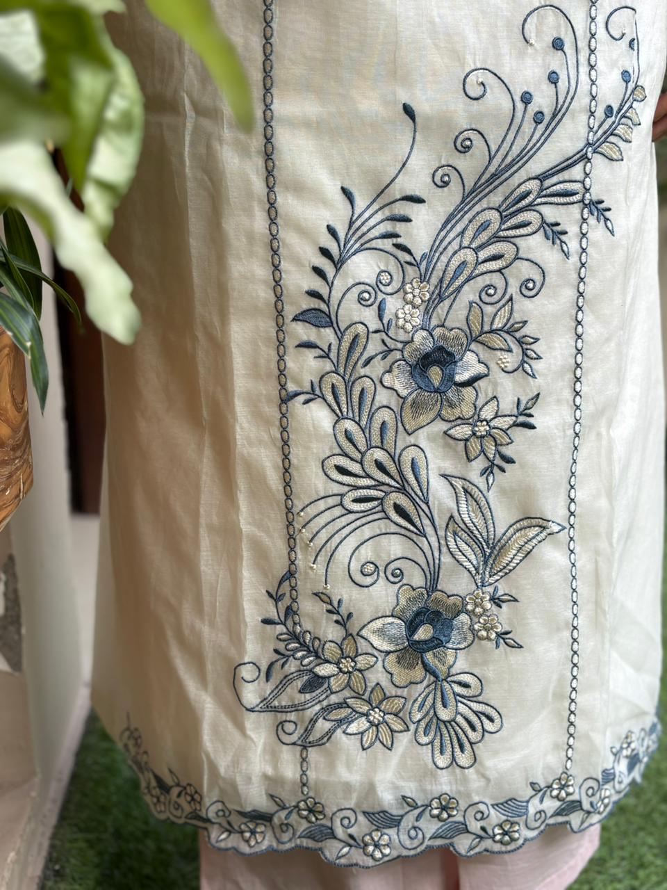 Elegant unstitched suit crafted in soft mul cotton fabric