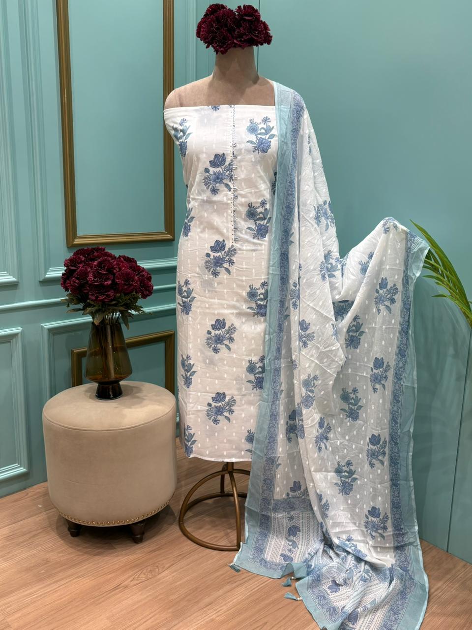 Unstitched suit crafted in soft and breathable cotton fabric