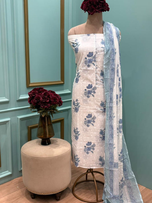 Unstitched suit crafted in soft and breathable cotton fabric