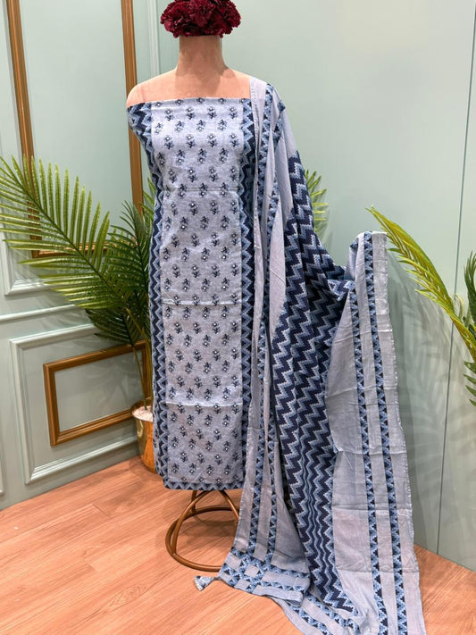 Unstitched suit crafted in soft and breathable cotton fabric