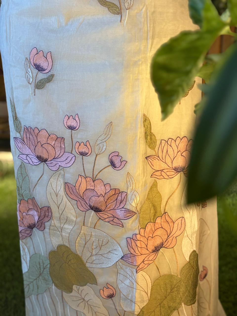 Beautiful unstitched suit is crafted in soft mul cotton fabric