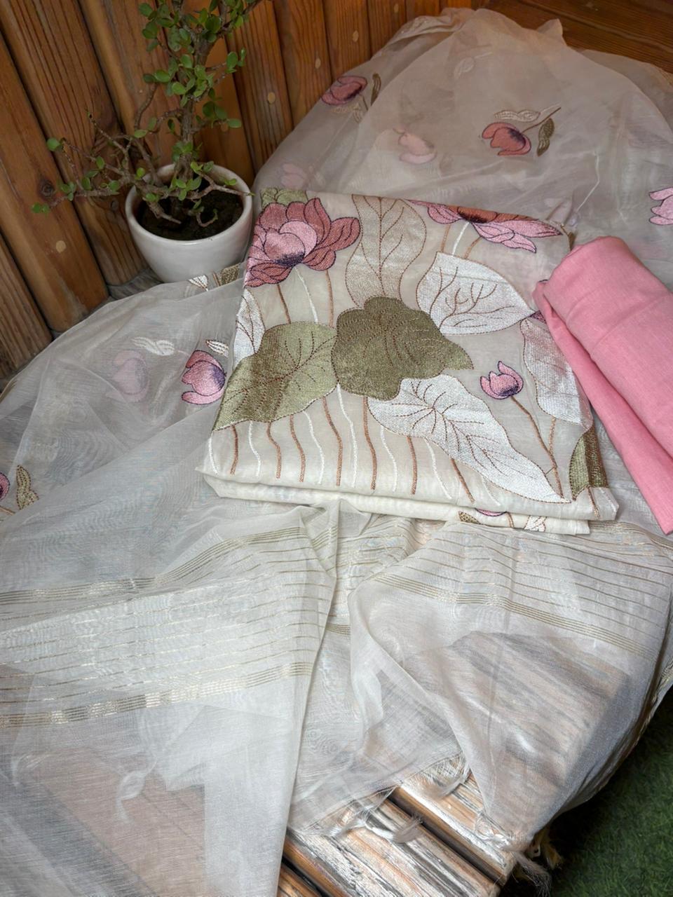 Beautiful unstitched suit is crafted in soft mul cotton fabric