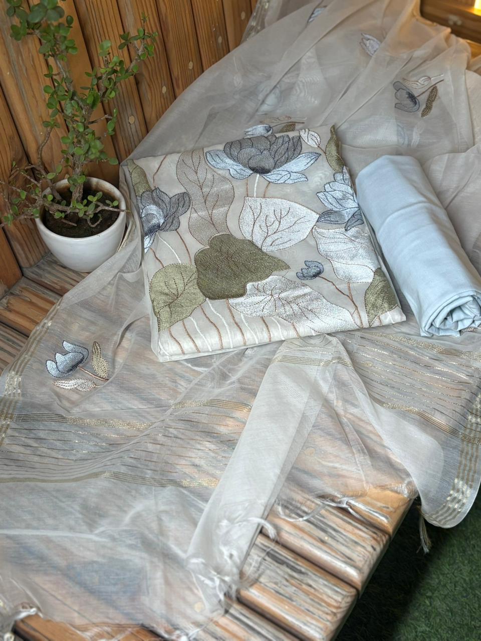 Beautiful unstitched suit is crafted in soft mul cotton fabric