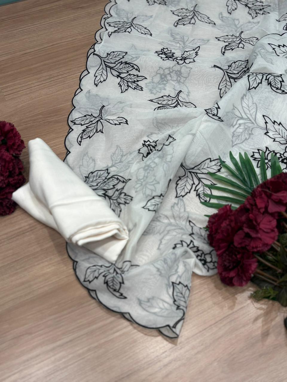 Unstitched suit crafted in soft mul cotton fabric