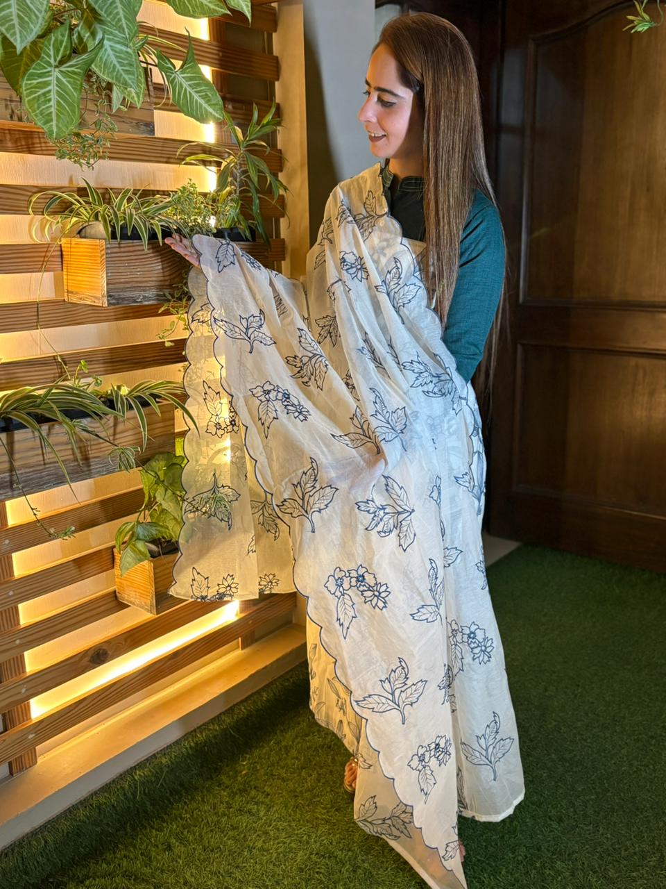 Unstitched suit crafted in soft mul cotton fabric