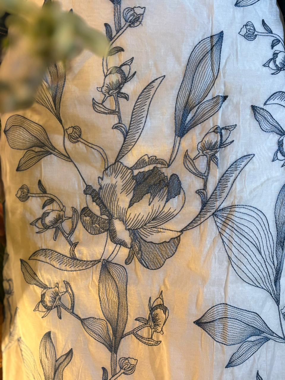 Unstitched suit crafted in soft mul cotton fabric