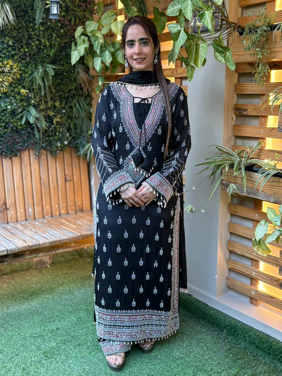 kurta set crafted in luxurious Chinon fabric