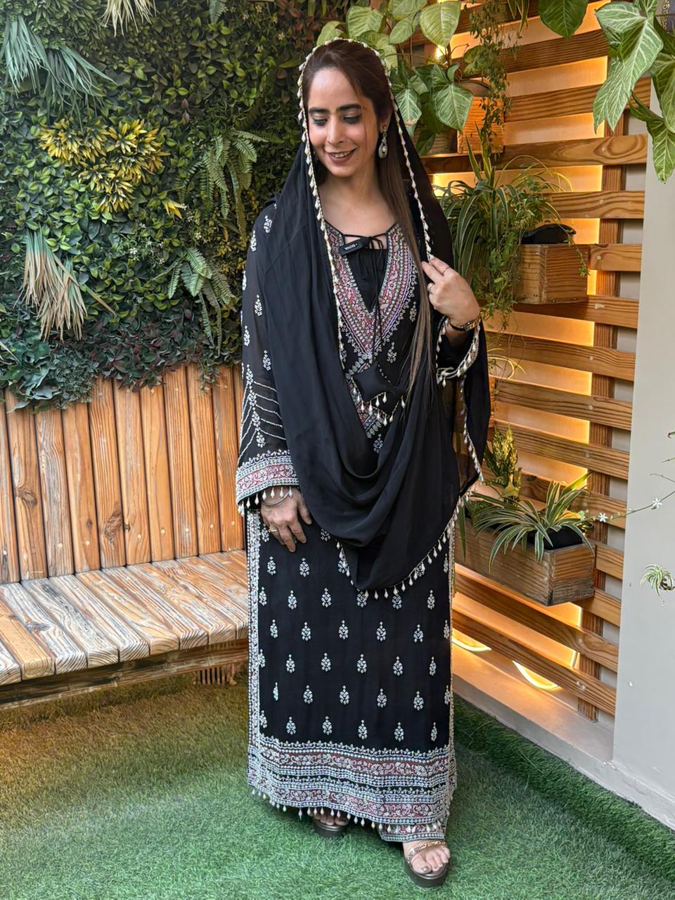 kurta set crafted in luxurious Chinon fabric