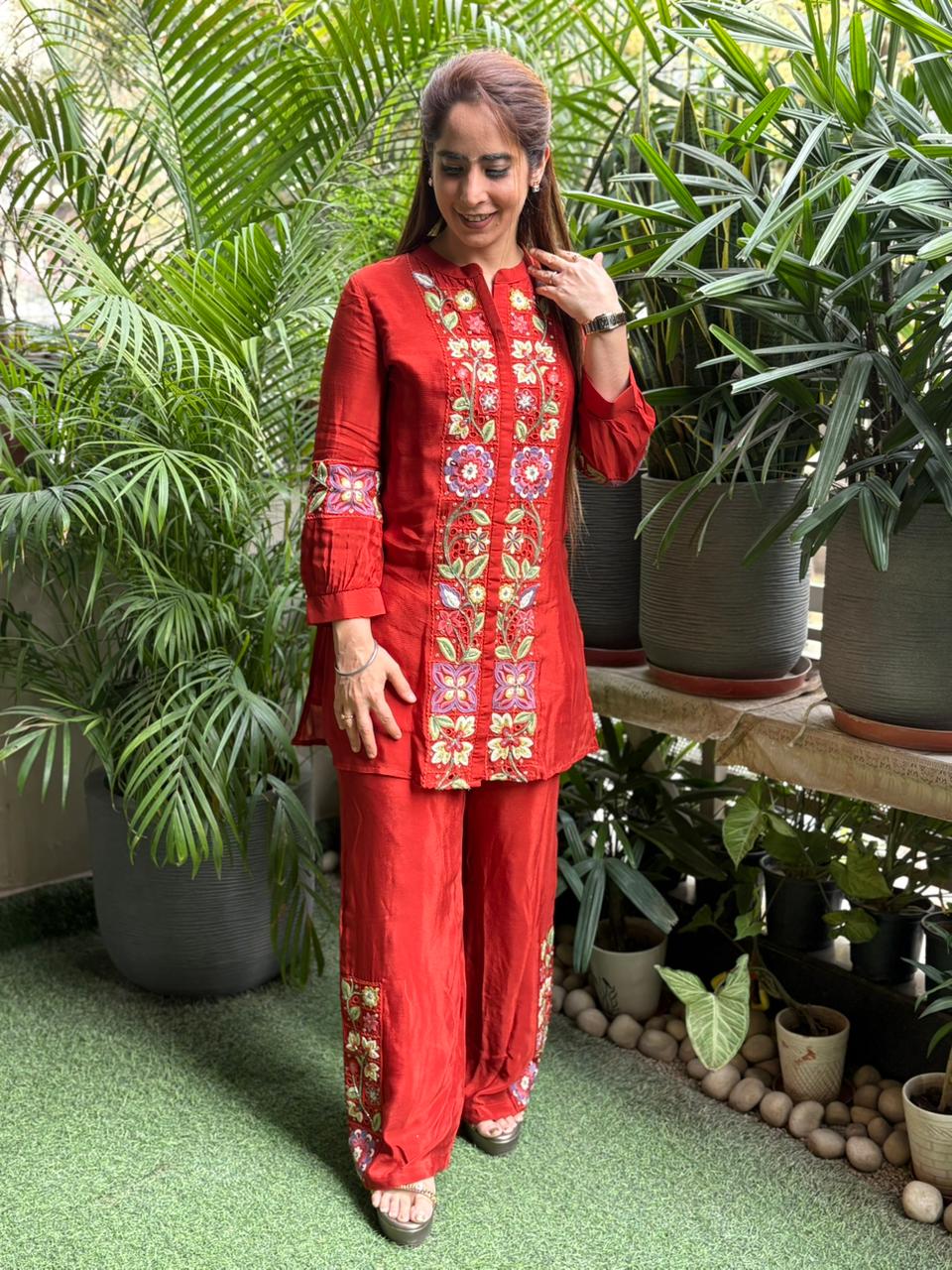 Elegance with this stunning Chinon cord set