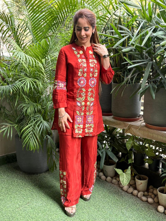 Elegance with this stunning Chinon cord set