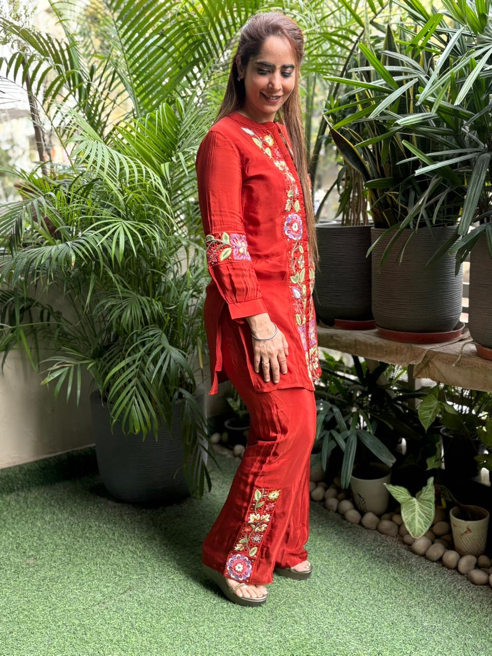 Elegance with this stunning Chinon cord set