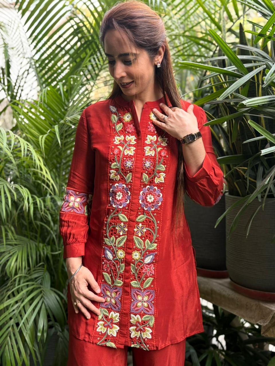 Elegance with this stunning Chinon cord set