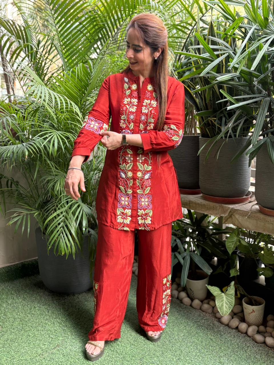 Elegance with this stunning Chinon cord set