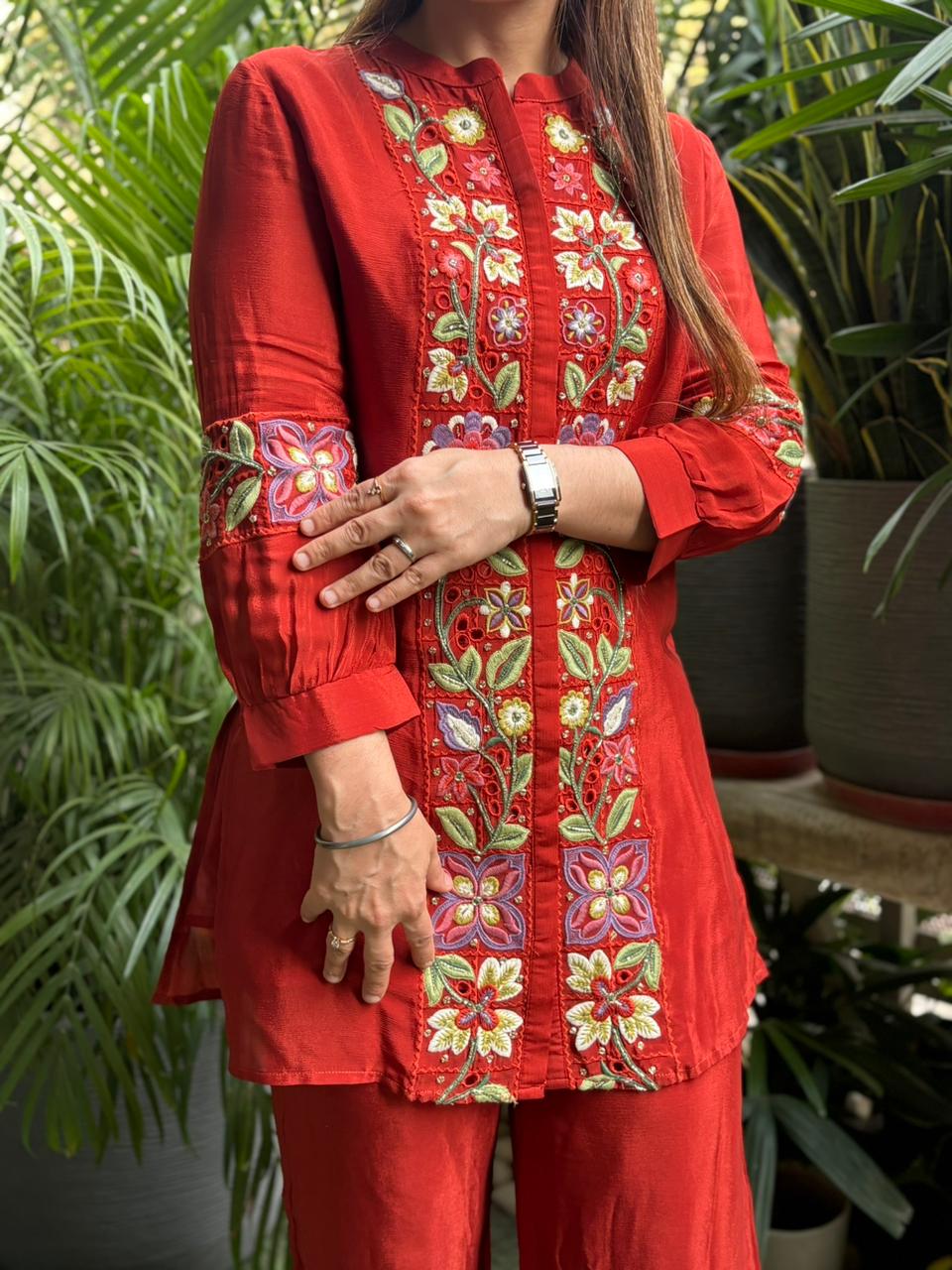 Elegance with this stunning Chinon cord set