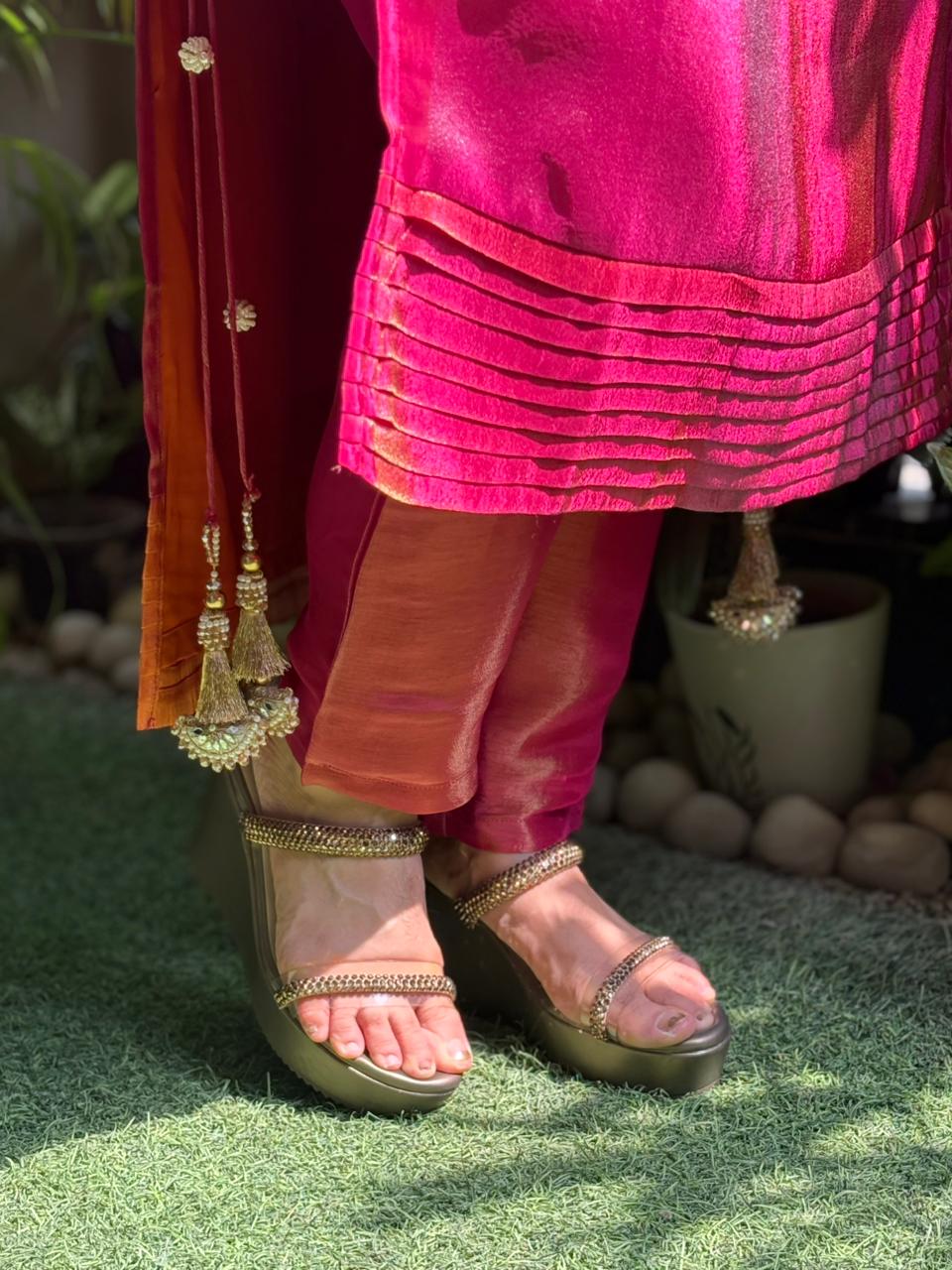 Effortless elegance in this stunning tissue shimmer kurta set