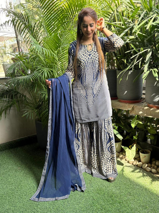 Elegance with this graceful crepe kurta set