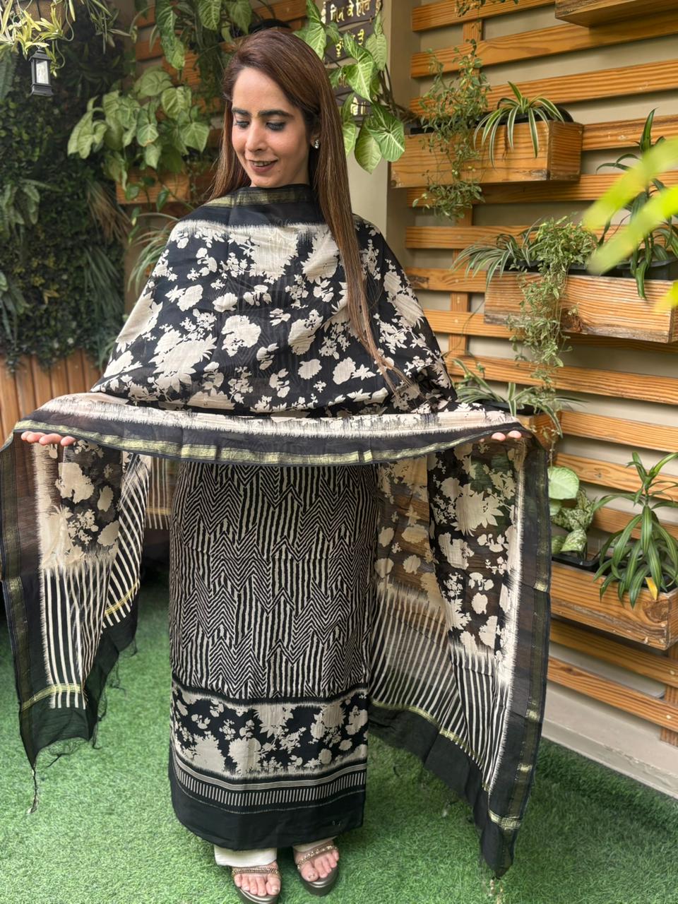 Elegance with this stunning unstitched suit