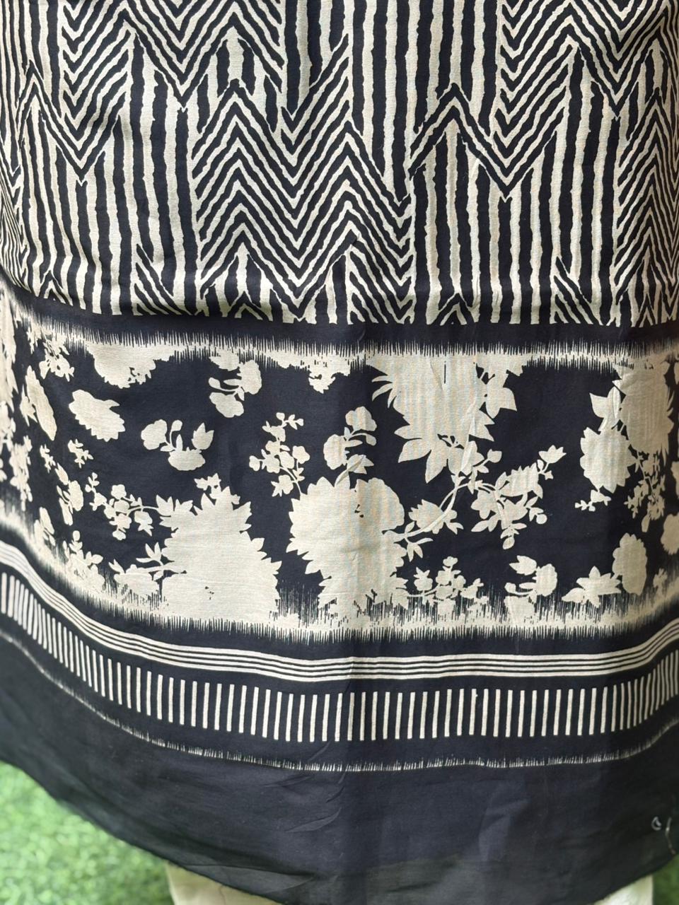 Elegance with this stunning unstitched suit