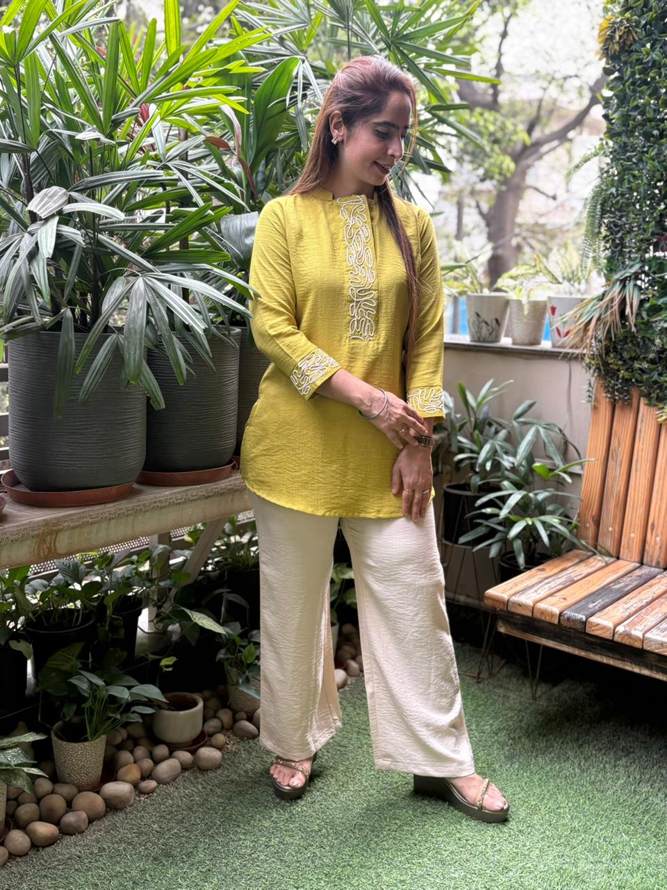 Everyday comfort in this beautiful cord set