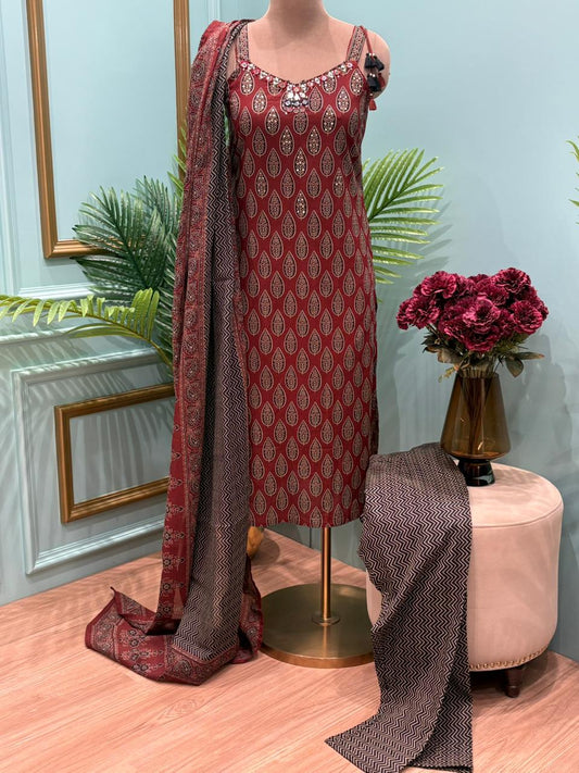 Meet this elegant cotton kurti set designed for effortless everyday grace