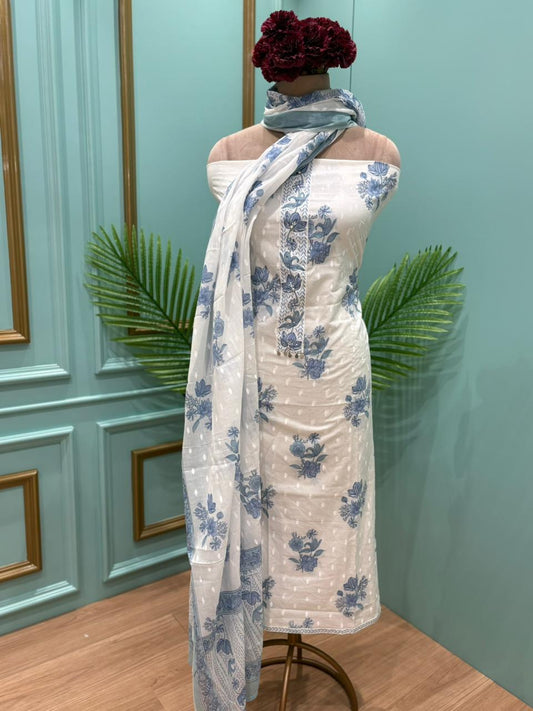 Everyday wardrobe with this beautifully designed unstitched cotton suit