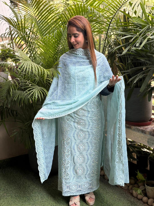 Craftsmanship in this stunning unstitched georgette suit set
