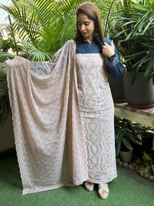 Craftsmanship in this stunning unstitched georgette suit set