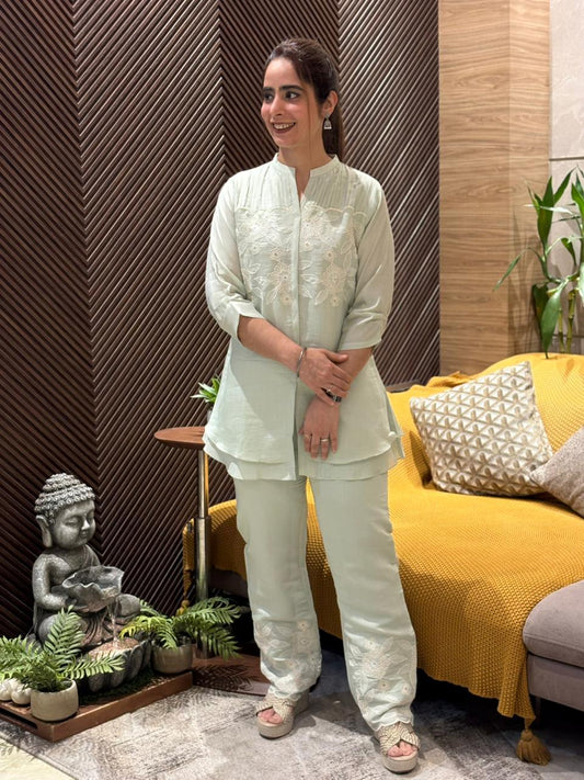 Effortless elegance with this beautifully designed cord set