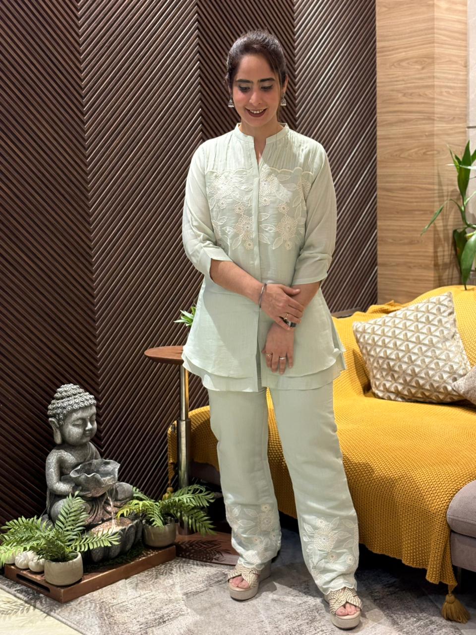 Effortless elegance with this beautifully designed cord set