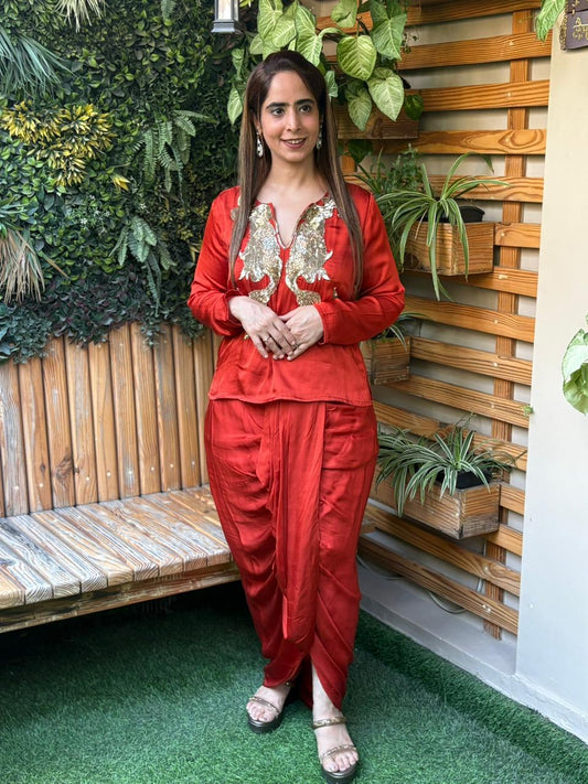 Elegance with this stunning crape fabric outfit