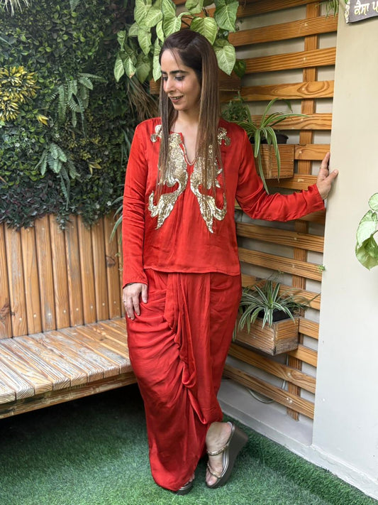 Elegance with this stunning crape fabric outfit