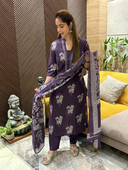 Elegant kurti set crafted in soft cotton fabric ✨