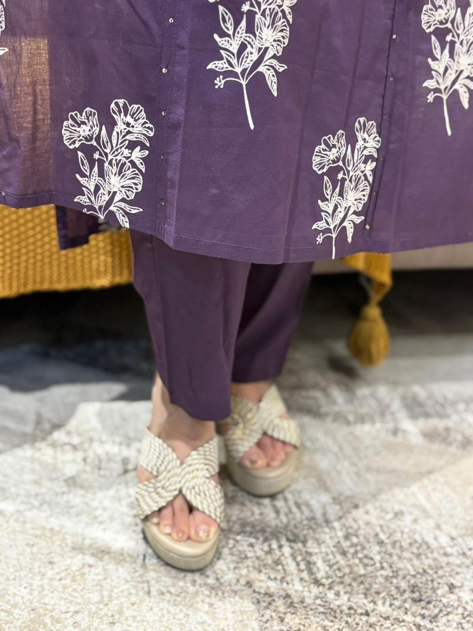 Elegant kurti set crafted in soft cotton fabric ✨