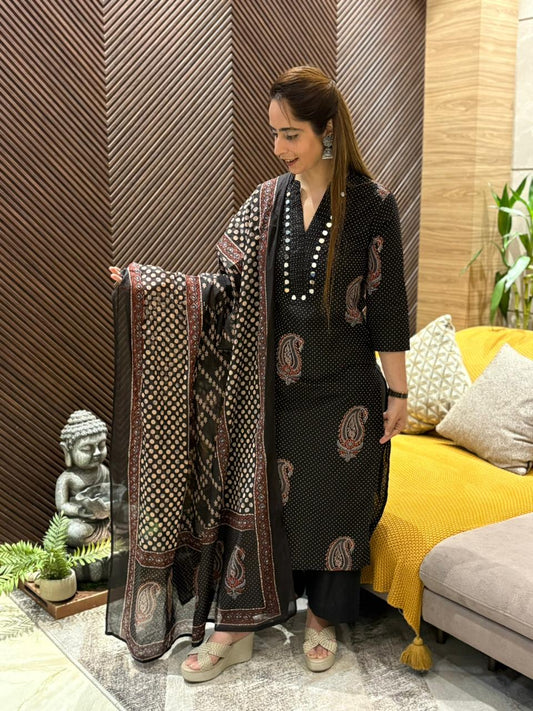 Beautiful kurti set crafted in soft cotton fabric ✨