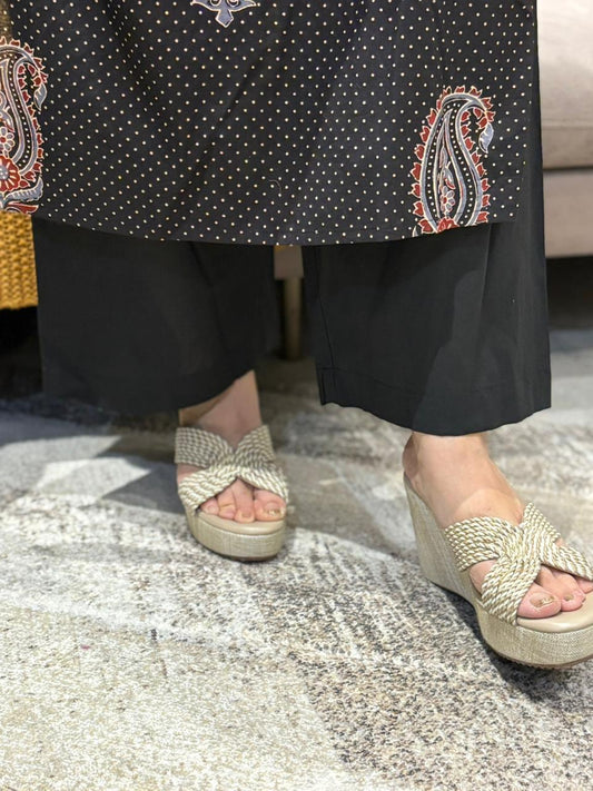 Beautiful kurti set crafted in soft cotton fabric ✨