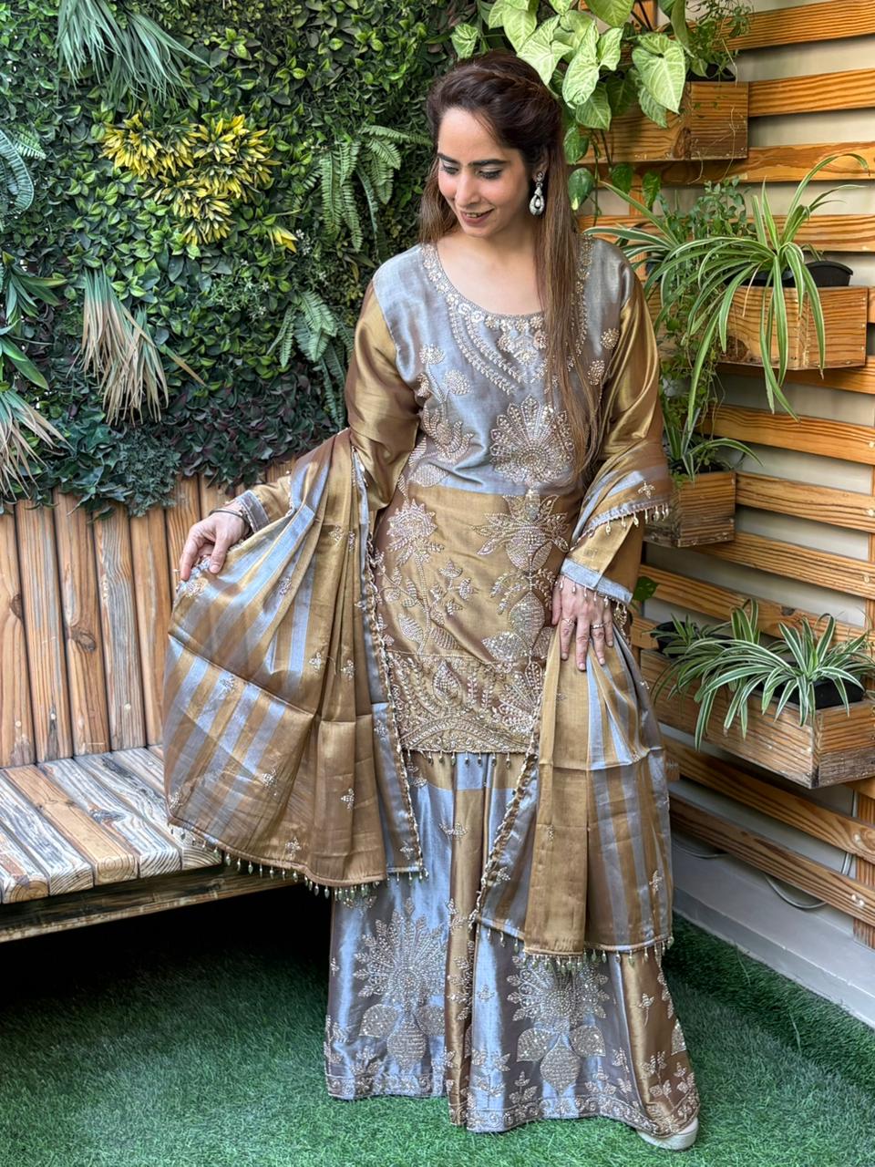 Elegance with this stunning kurta, skirt