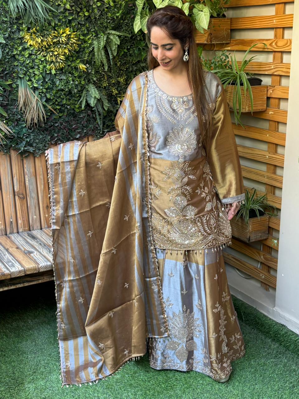 Elegance with this stunning kurta, skirt