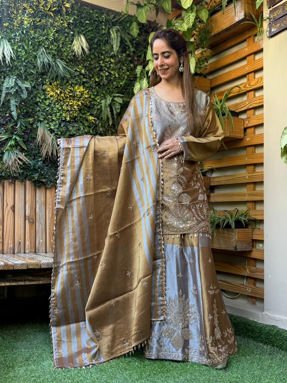 Elegance with this stunning kurta, skirt