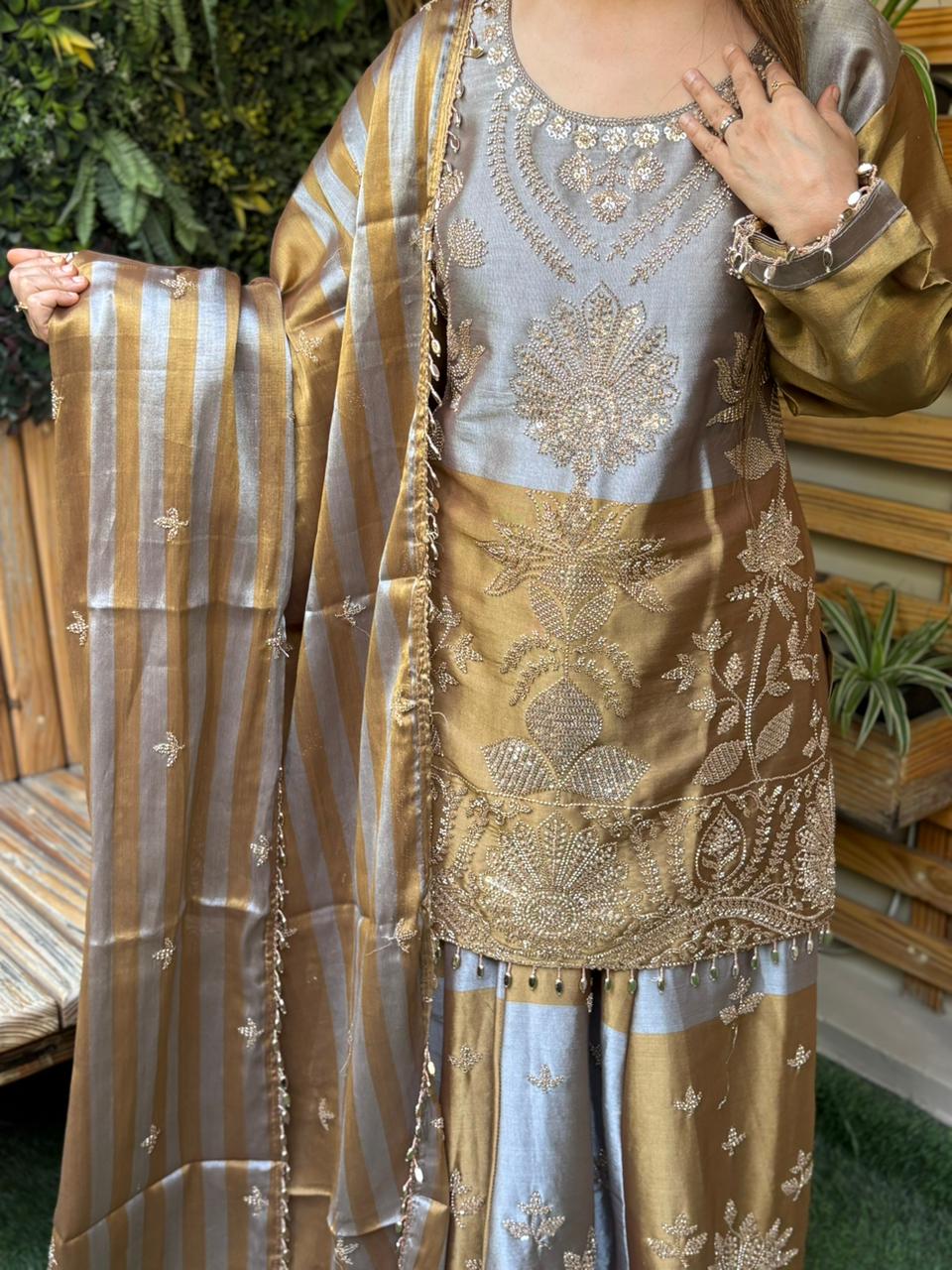 Elegance with this stunning kurta, skirt