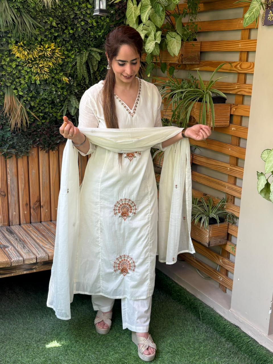 Elegance with this beautifully crafted cotton kurti set,